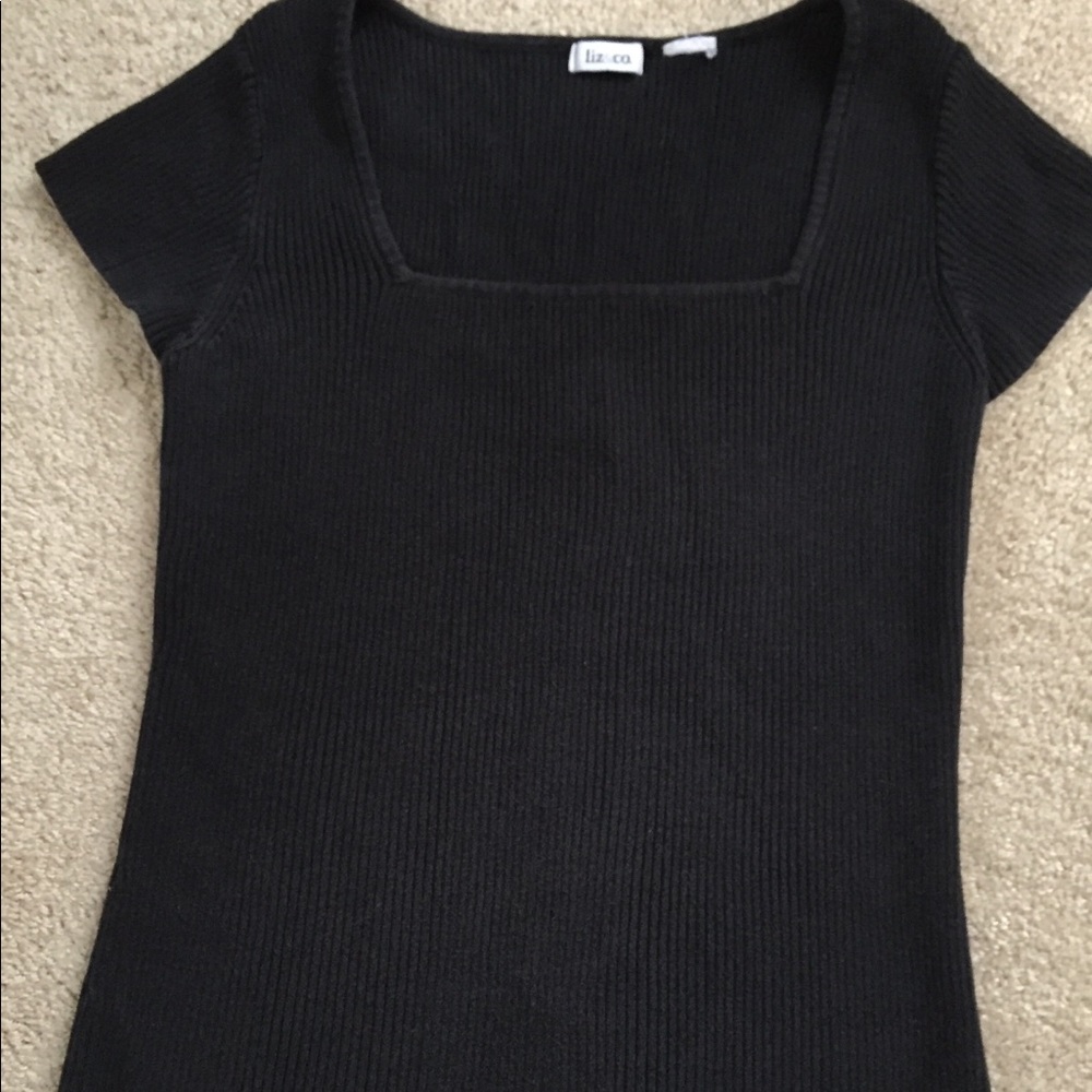 Short sleeve sweater.